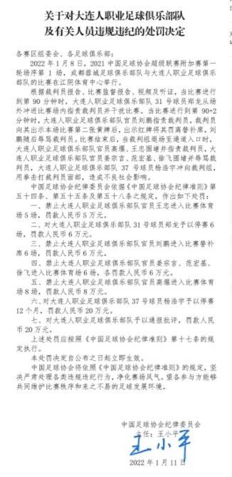 终极海报中，小青伸手试图抓住小白的珠钗，奋不顾身的动作正刻画了她为了执念不惜付出一切的硬刚姿态，这样;美强惨的大女主让人耳目一新，更很难不爱